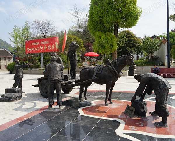 定制一座大型銅雕塑價格大致為多少？