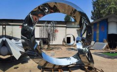 不銹鋼景觀雕塑有哪些特點(diǎn)和優(yōu)勢(shì)？